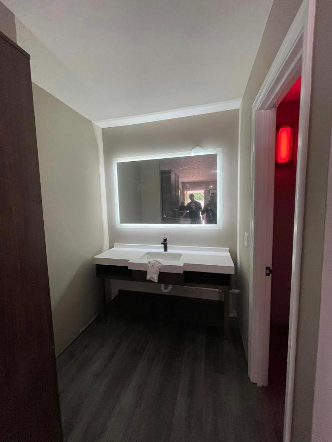 Hotel Luxor & Suites, A Travelodge By Wyndham