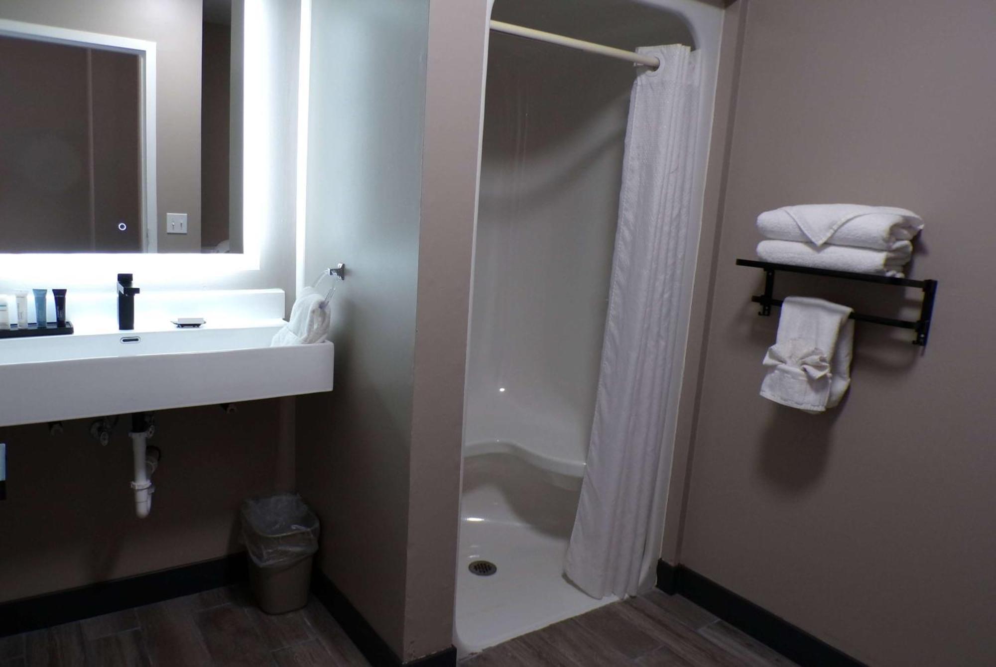 Luxor & Suites, A Travelodge By Wyndham Elkins