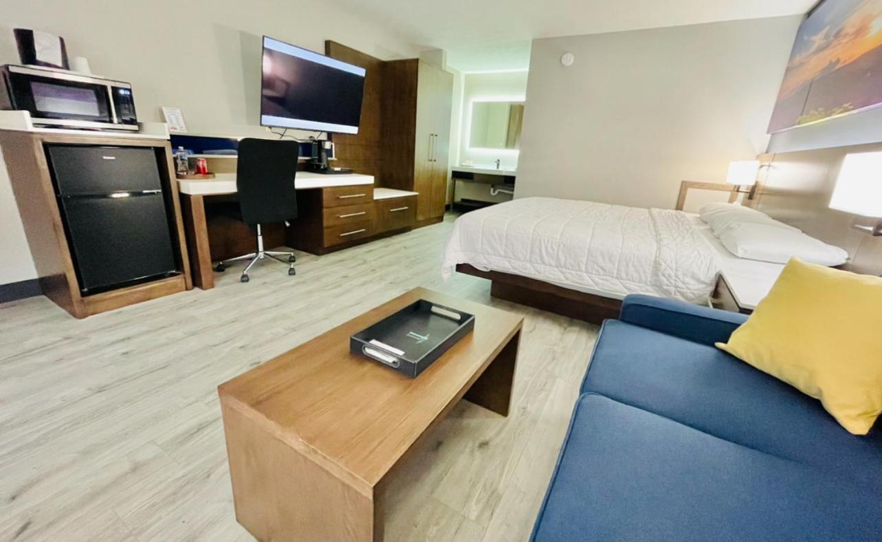 Hotel Luxor & Suites, A Travelodge By Wyndham 3*
